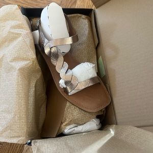 - Frye sandals Sydney in bronze